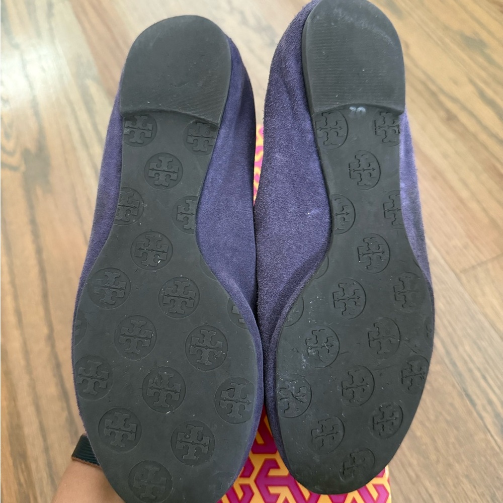 Tory Burch Purple Flats with Logo Accent - Picture 2 of 9